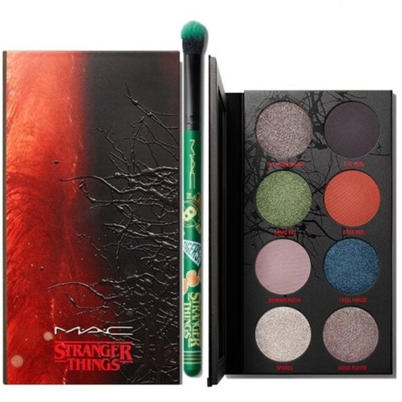 57% SALE! ✅ MAC STRANGER THINGS 2 PC SET: The Void Eye Palette + Eye Brush  NEW - Picture 1 of 17